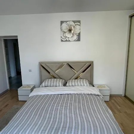 Apartment Naukova Street