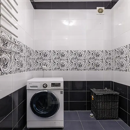 Naukova Street إلفيف